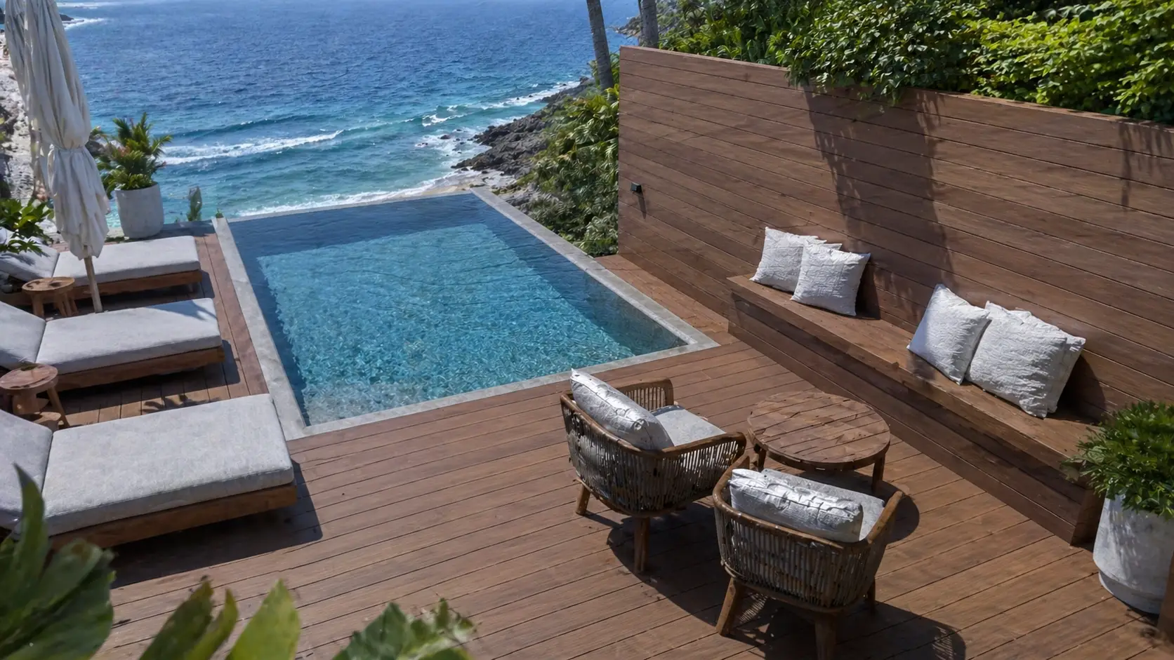 Ban công resort tại Phú Quốc lót sàn gỗ nhựa WPC bền màu