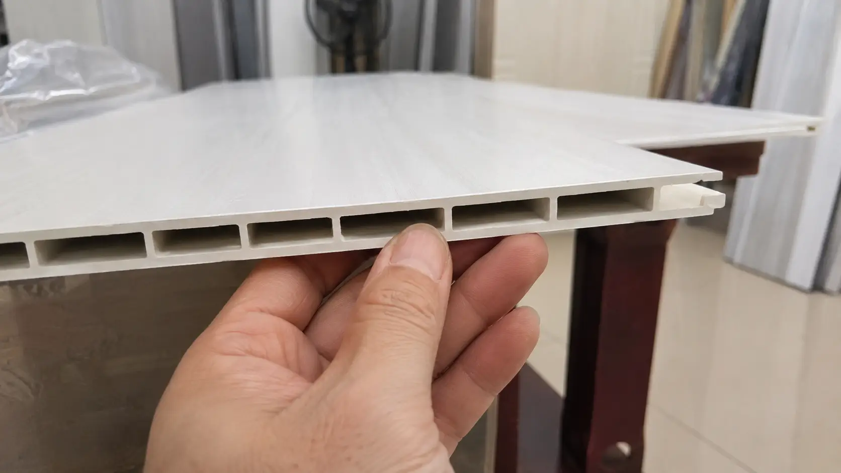 Cách kiểm tra phôi nhựa đặc của tấm ốp PVC