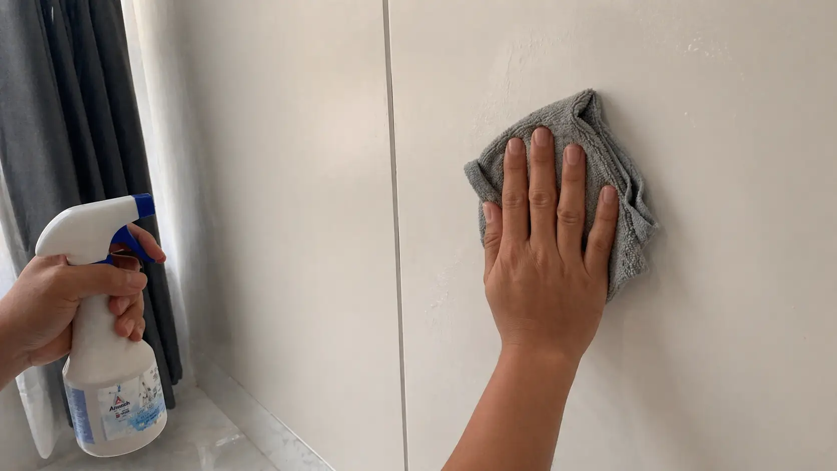 Cách vệ sinh tấm nhựa PVC đúng cách để giữ độ bóng bền lâu