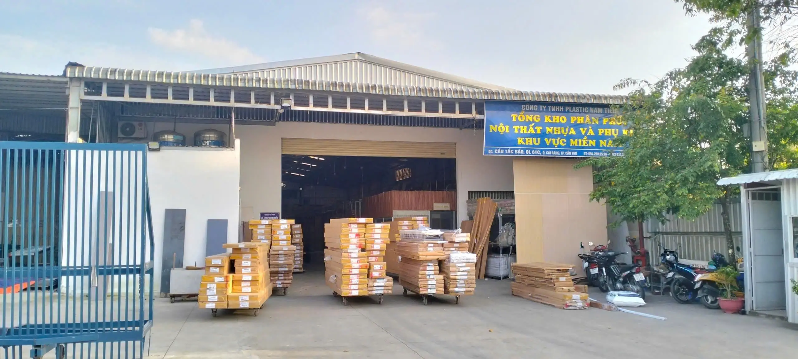 Địa chỉ tổng kho tấm nhựa PVC Nam Tiến tại chân cầu Tắc Bào Cần Thơ