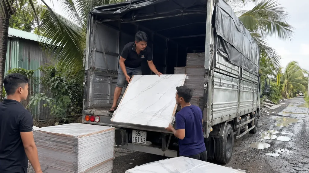 Giao hàng tấm nhựa vân đá hỏa tốc về Đất Mũi Cà Mau