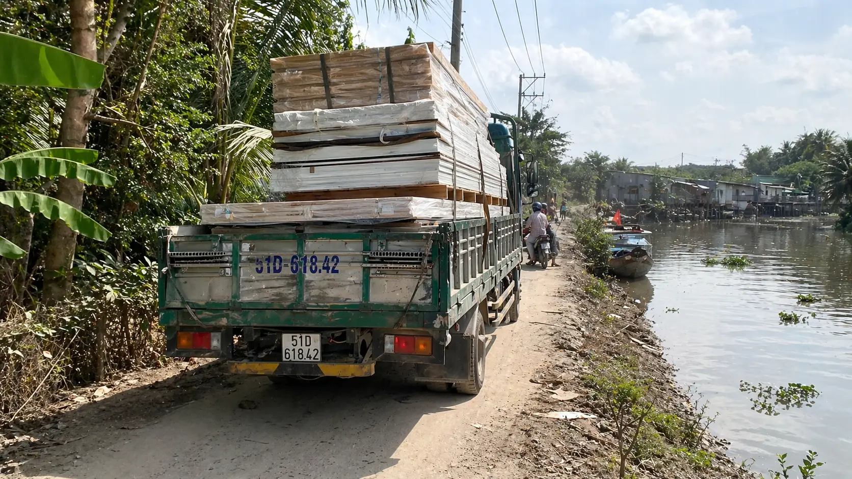Khó khăn về chi phí hậu cần và vận chuyển vật liệu tấm ốp kích thước lớn về các tỉnh miền Tây