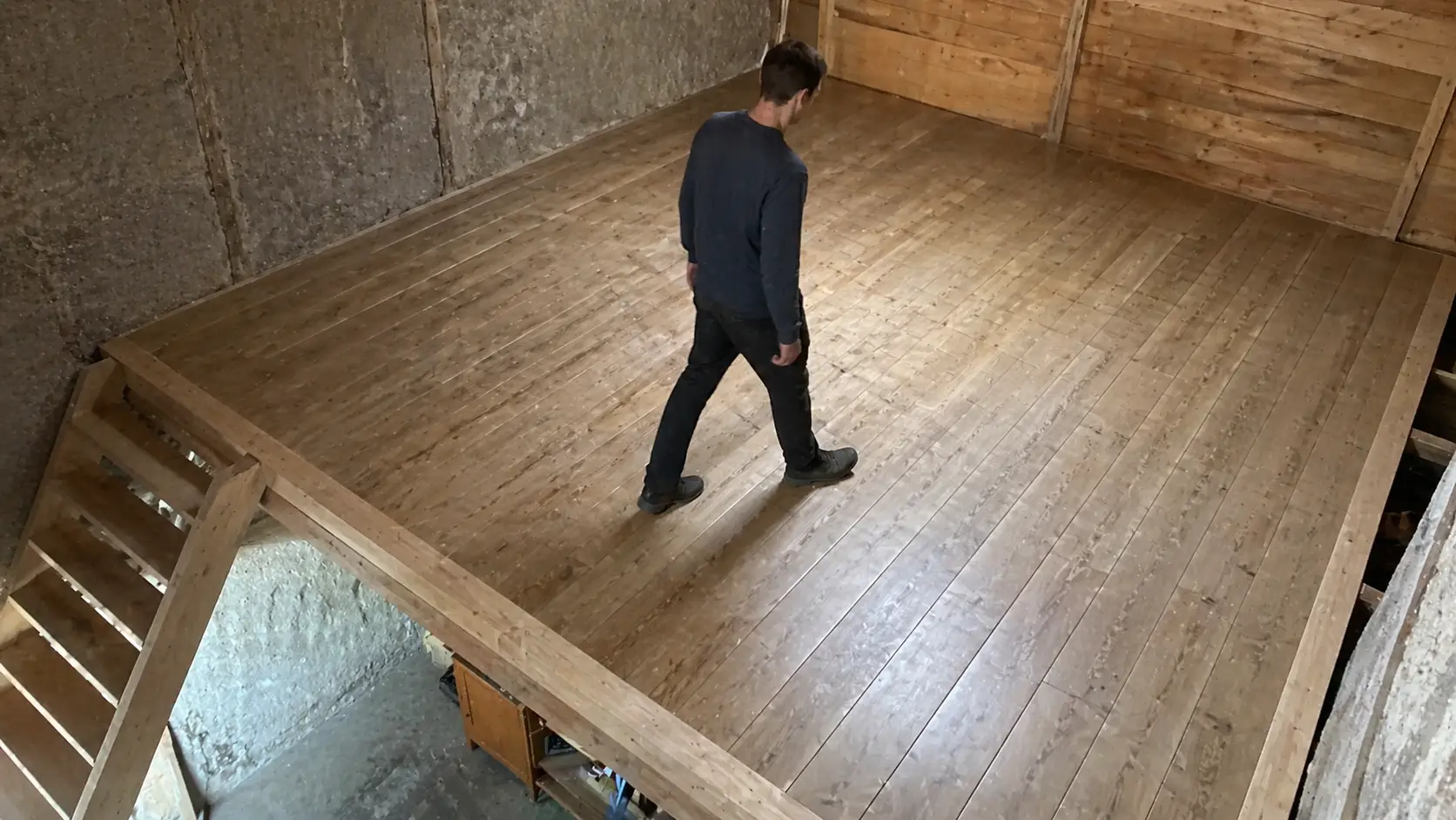 Kiểm tra độ chắc chắn của sàn nhựa chịu lực sau khi thi công chuẩn