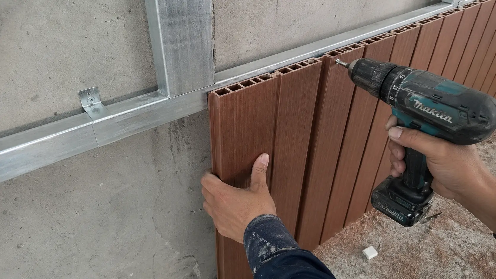 Kỹ thuật thi công khung xương sắt hộp tạo khoảng trống cách nhiệt cho tấm nhựa