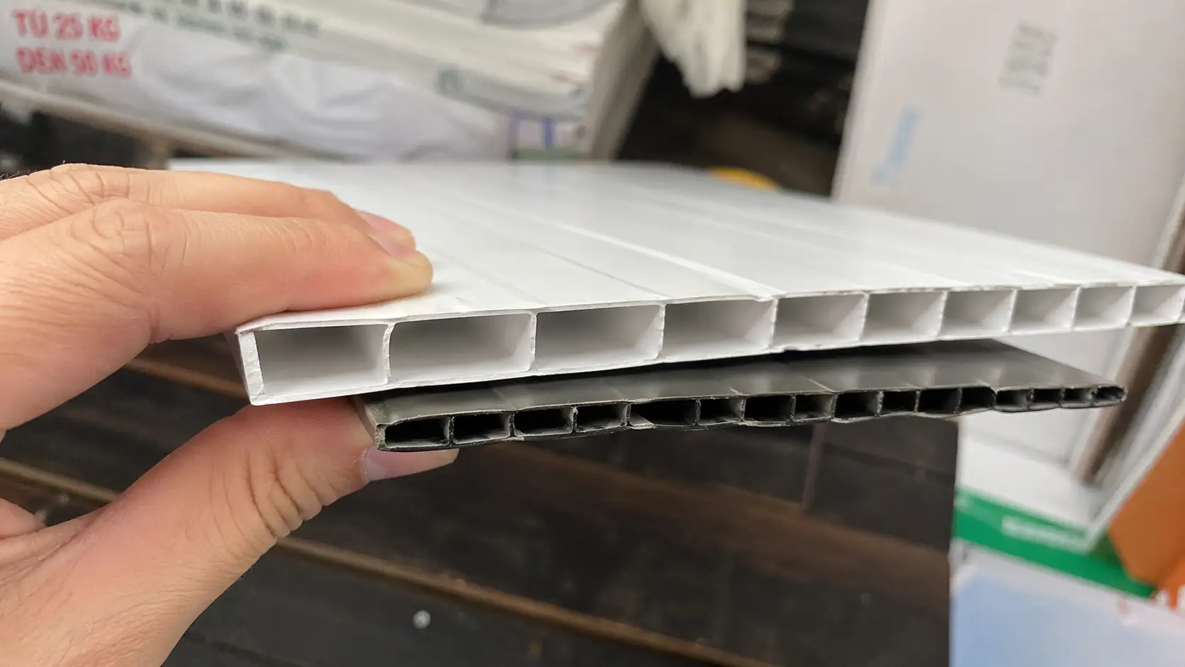 Lựa chọn phôi nhựa nguyên sinh Nam Tiến quyết định độ bền của kỹ thuật thi công tấm nhựa PVC