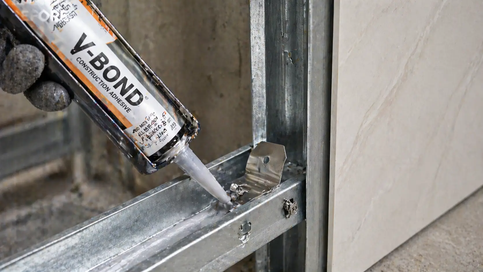 Lựa chọn keo dán nhựa PVC loại nào tốt cho tường ẩm giúp độ kết dính luôn được đảm bảo