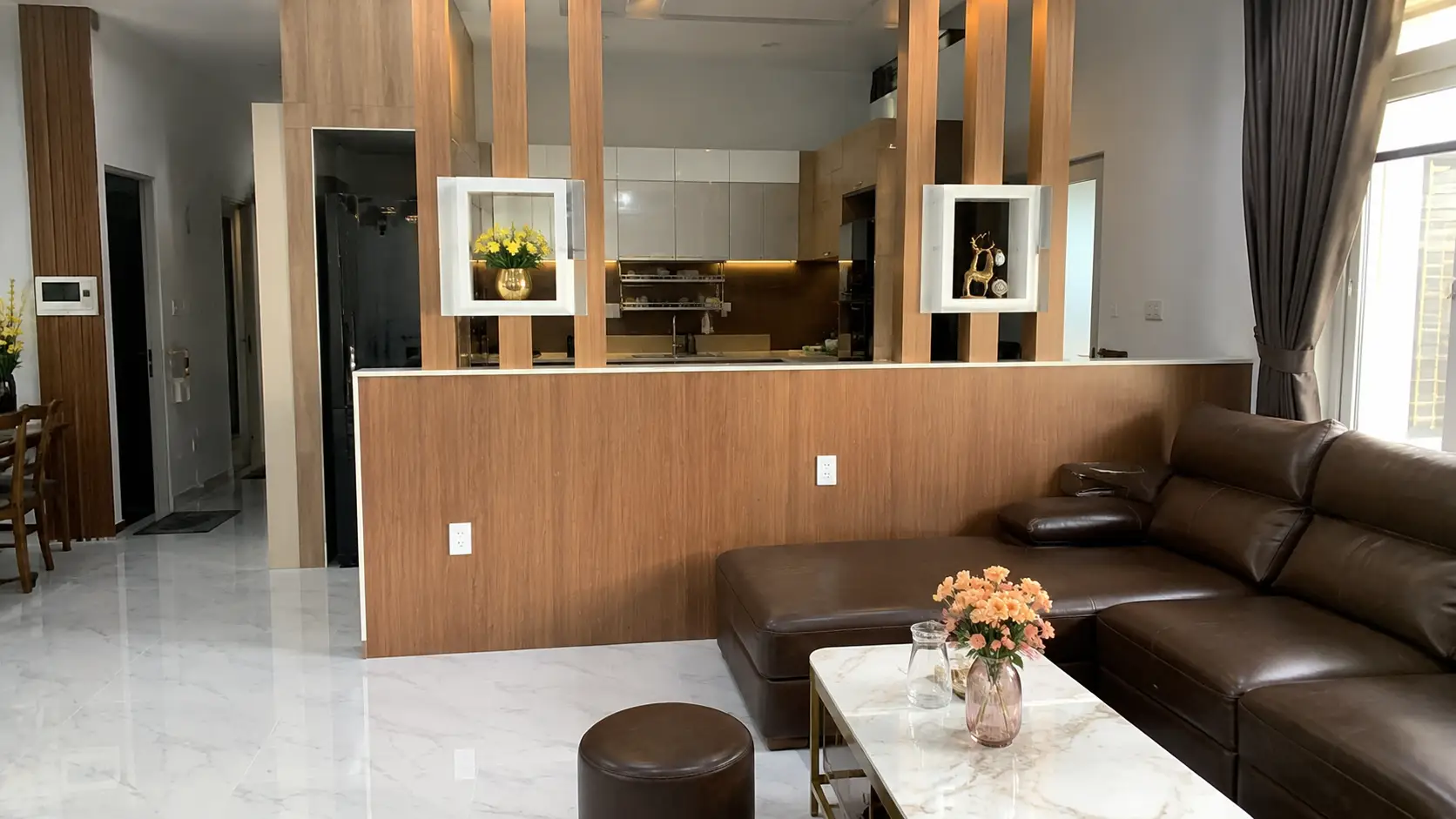 Mẫu vách ngăn lửng bằng nhựa Nano cho nhà phố diện tích nhỏ tại Cần Thơ