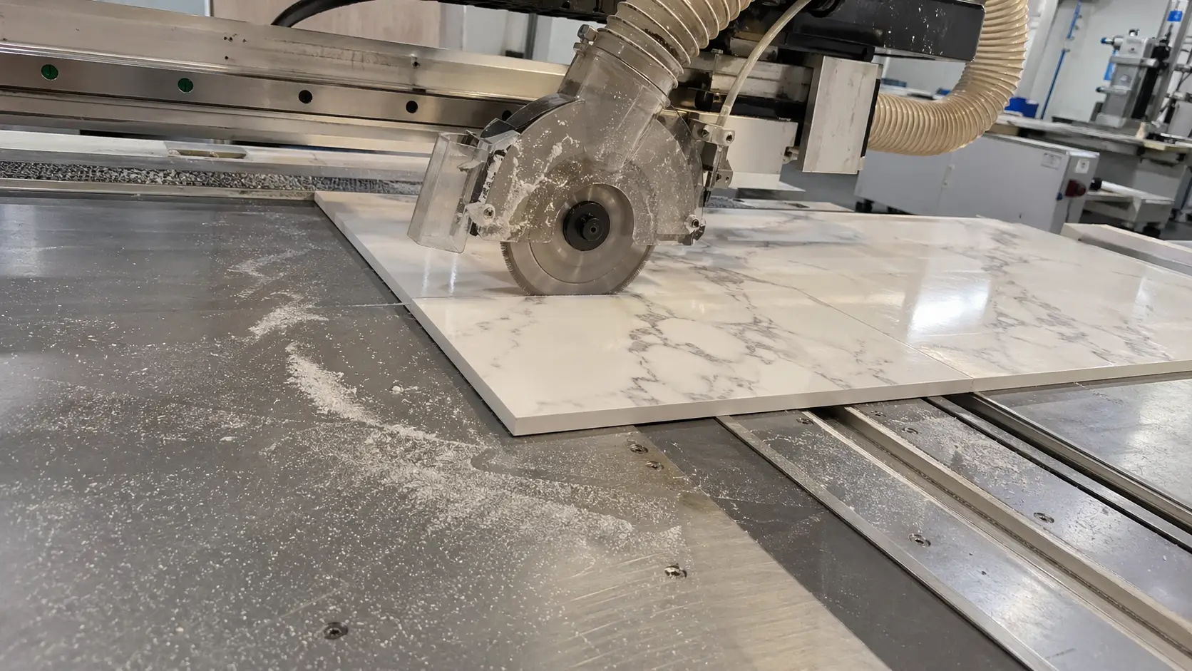 Máy cắt CNC tấm nhựa vân đá chính xác tuyệt đối tại xưởng Nam Tiến