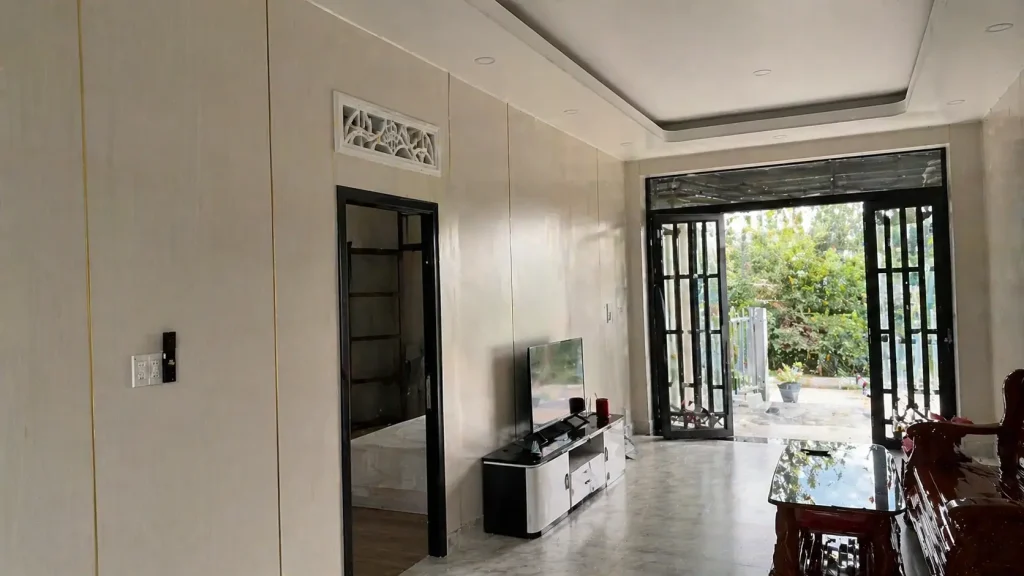 Nhà phố tại An Giang ốp tấm nhựa PVC chống nóng hiện đại. tấm nhựa ốp tường An Giang