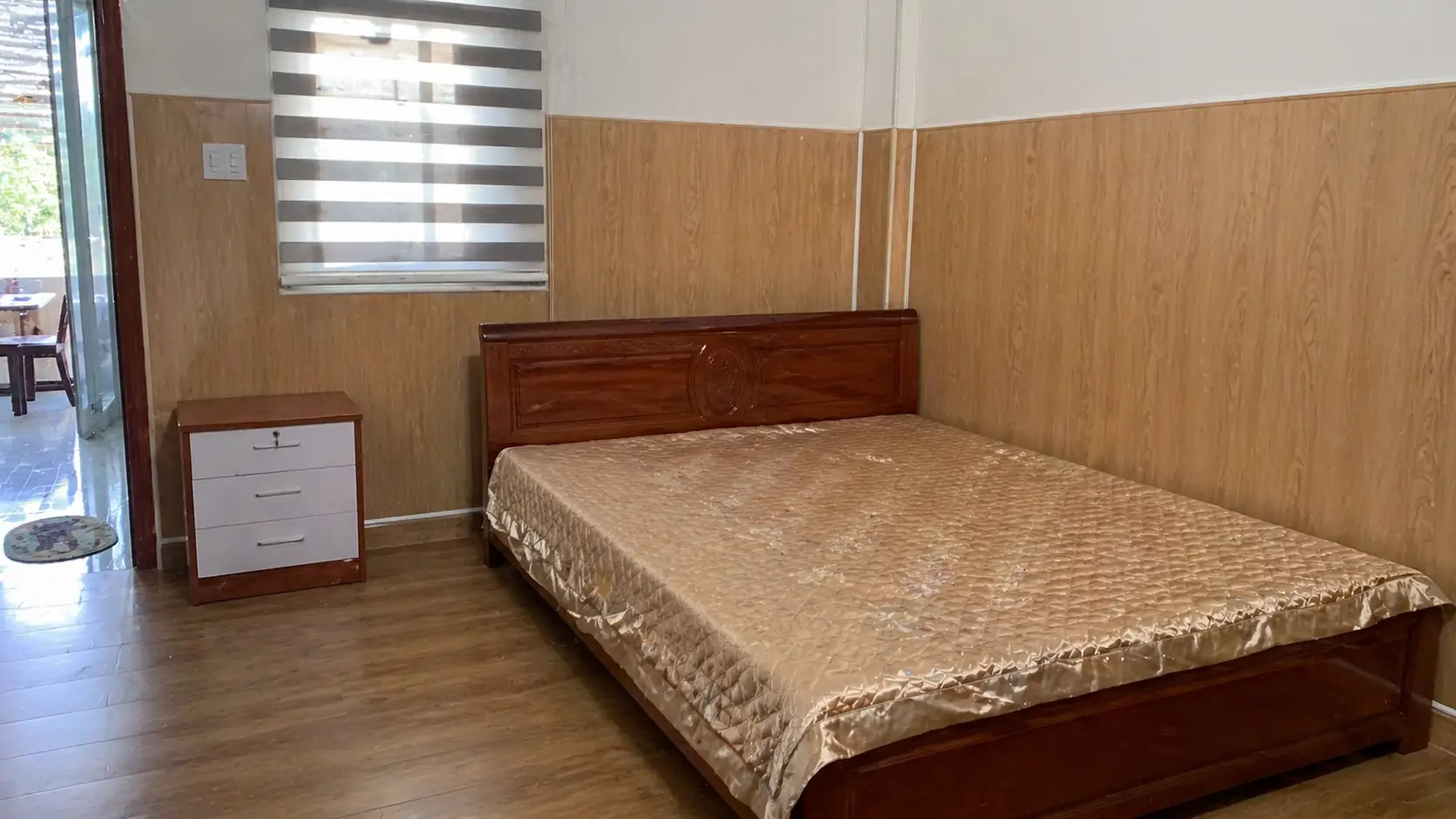 Phòng ngủ ốp tấm nhựa PVC vân gỗ đẹp chuẩn tại Cà Mau