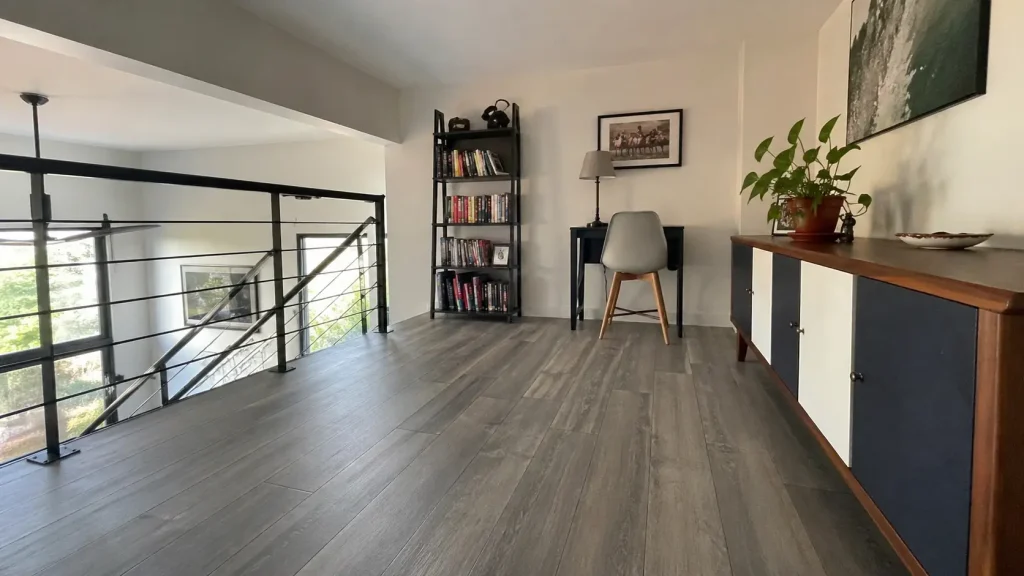 Thi công tấm nhựa lót gác lửng cho nhà phố hiện đại tại Cần Thơ