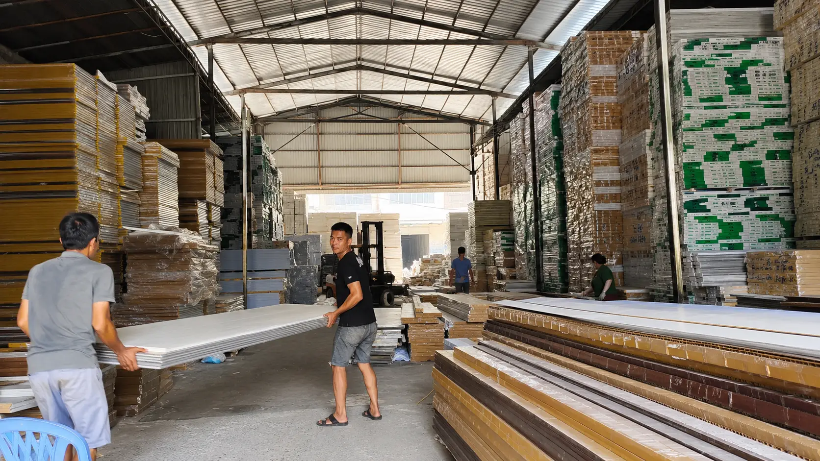 Tổng kho trần nhựa lam sóng Nam Tiến tại Cần Thơ quy mô lớn