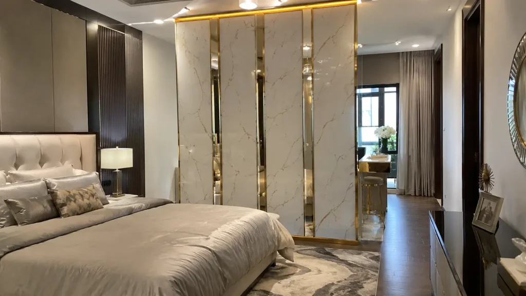 Vách ngăn phòng ngủ sang trọng bằng tấm nhựa vân đá tại biệt thự Cần Thơ