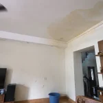 Có nên sơn lại trần thạch cao bị ố vàng do dột nước