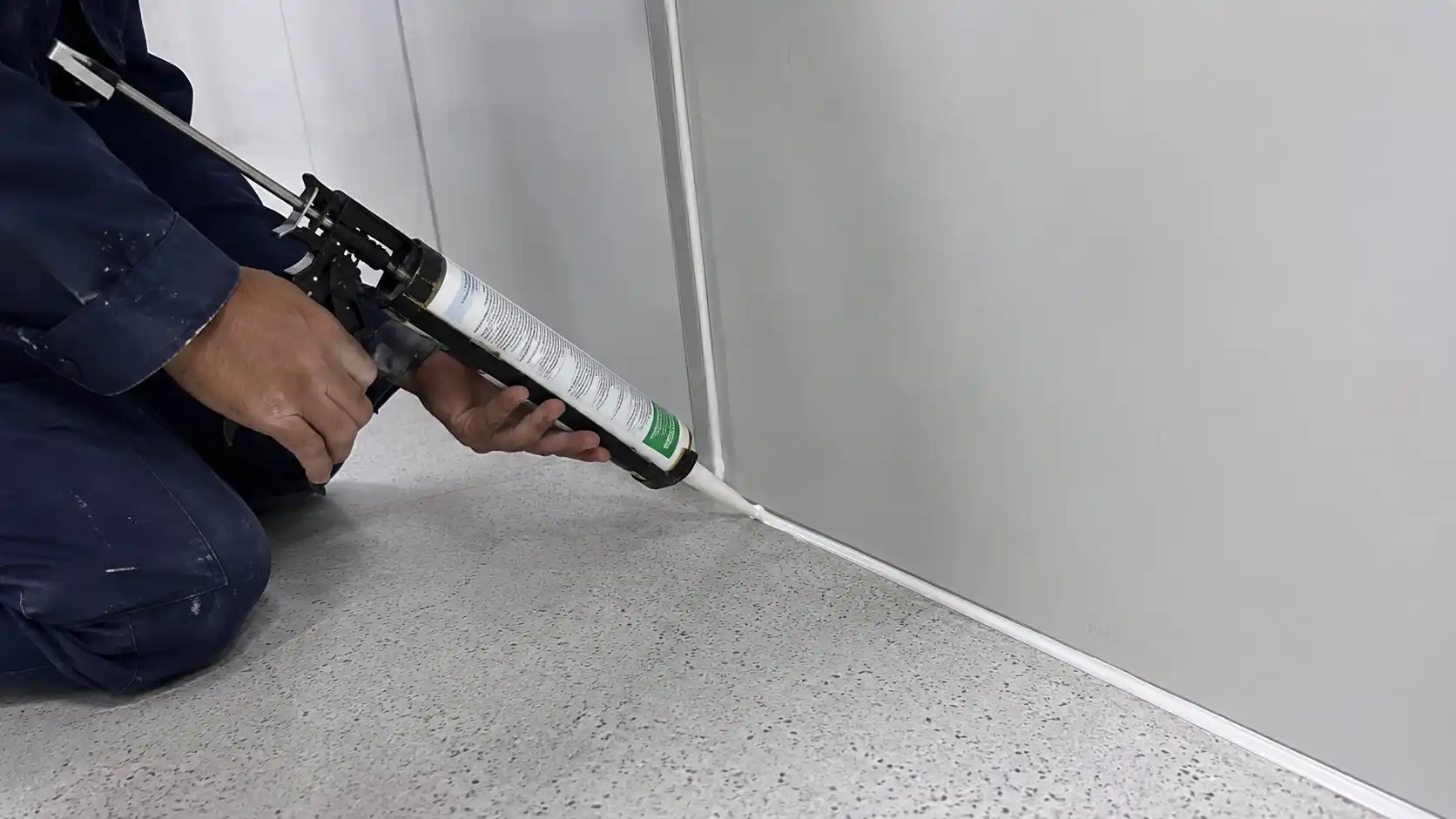 Kỹ thuật thi công Zero-Gap trị dứt điểm mốc chân tường