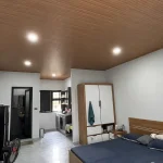 Nâng cấp phòng trọ mái tôn cho mát bằng trần nhựa Nano