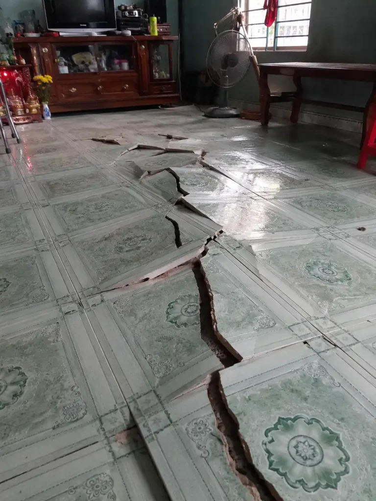 Sàn gạch men cũ bị phồng rộp nứt nẻ, cách xử lý sàn gạch bị phồng rộp