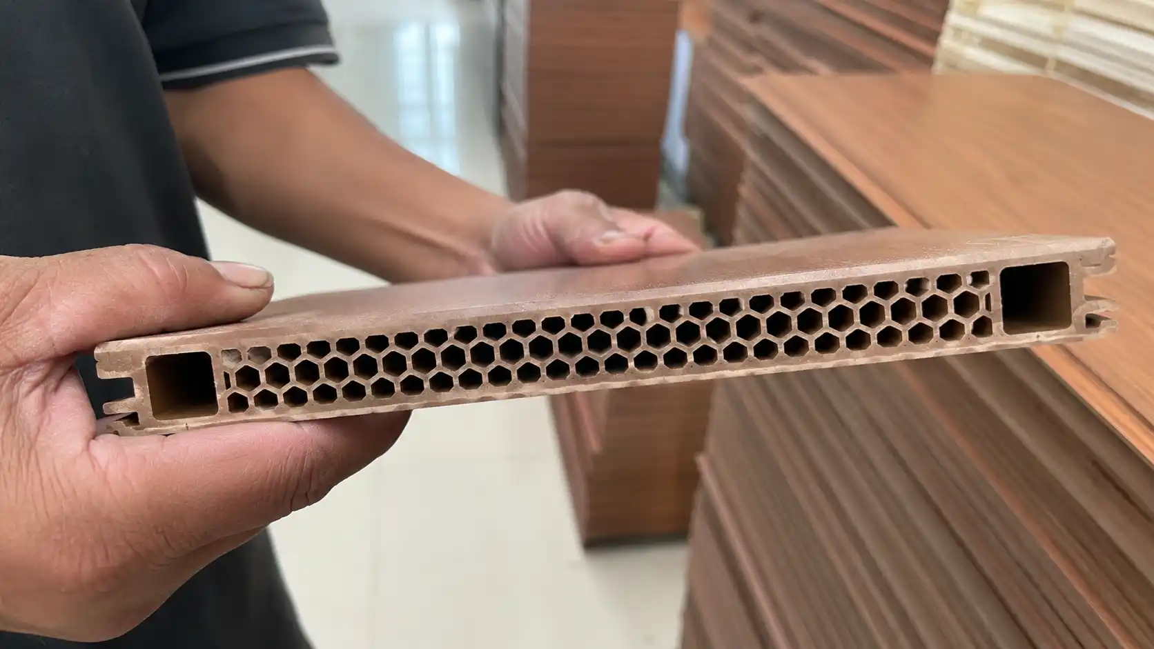 Tấm lót sàn gác lửng chịu lực dạng tổ ong chất lượng cao tại kho Nam Tiến