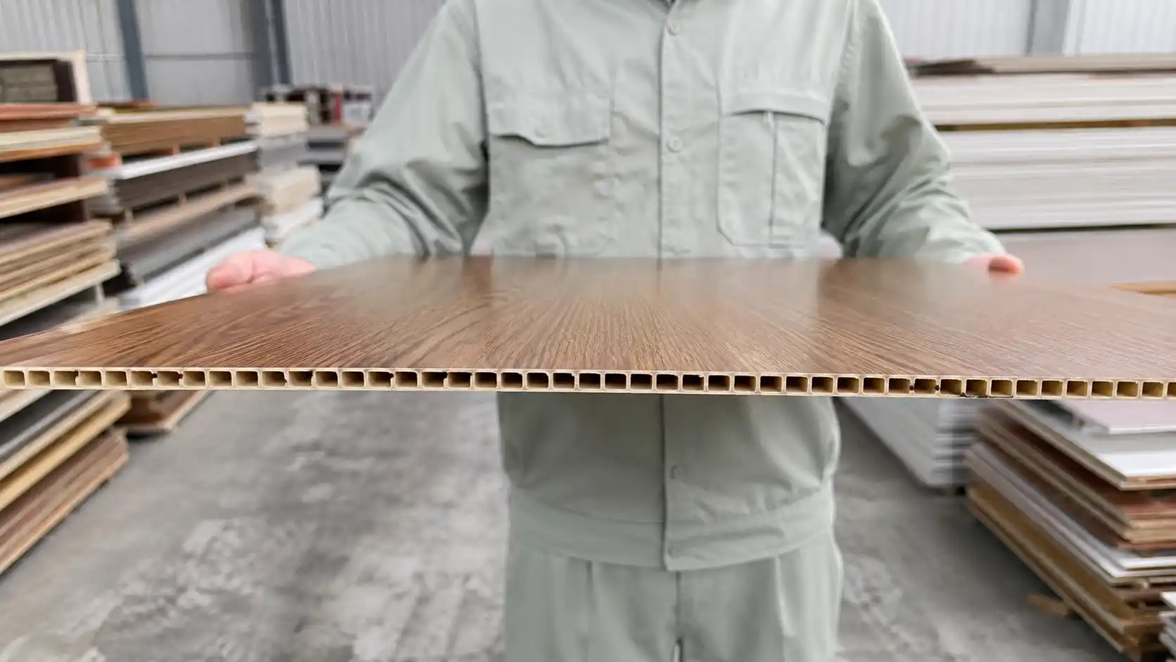 Tấm ốp nhựa PVC Nano vân gỗ ngàm khóa chịu ẩm mốc tại tổng kho Nam Tiến