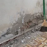 Xử lý chân tường rụng cát vữa liên tục, cách xử lý tường rụng cát