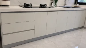 Cách chống chuột vào gầm tủ bếp triệt để bằng tấm chặn len chân đáy