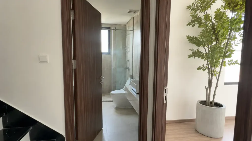 Chọn cửa nhựa nhà vệ sinh loại nào tốt chống mối mọt chịu nước trọn đời