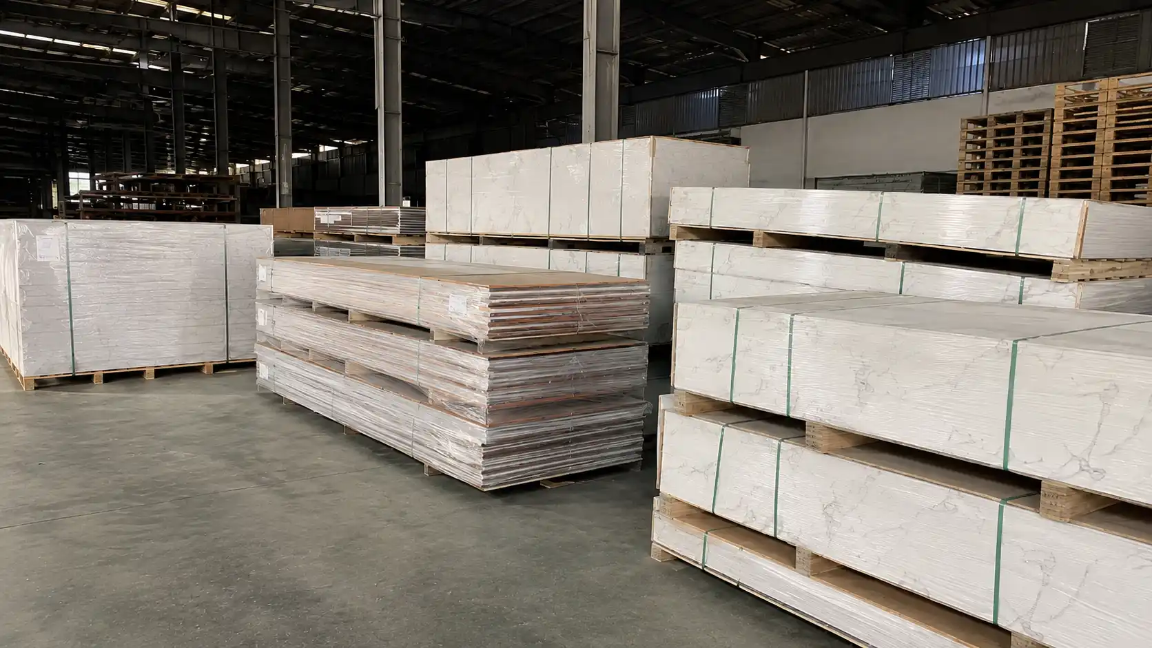 Kho lưu trữ tấm nhựa Nano và tấm PVC vân đá tại Nam Tiến Cần Thơ