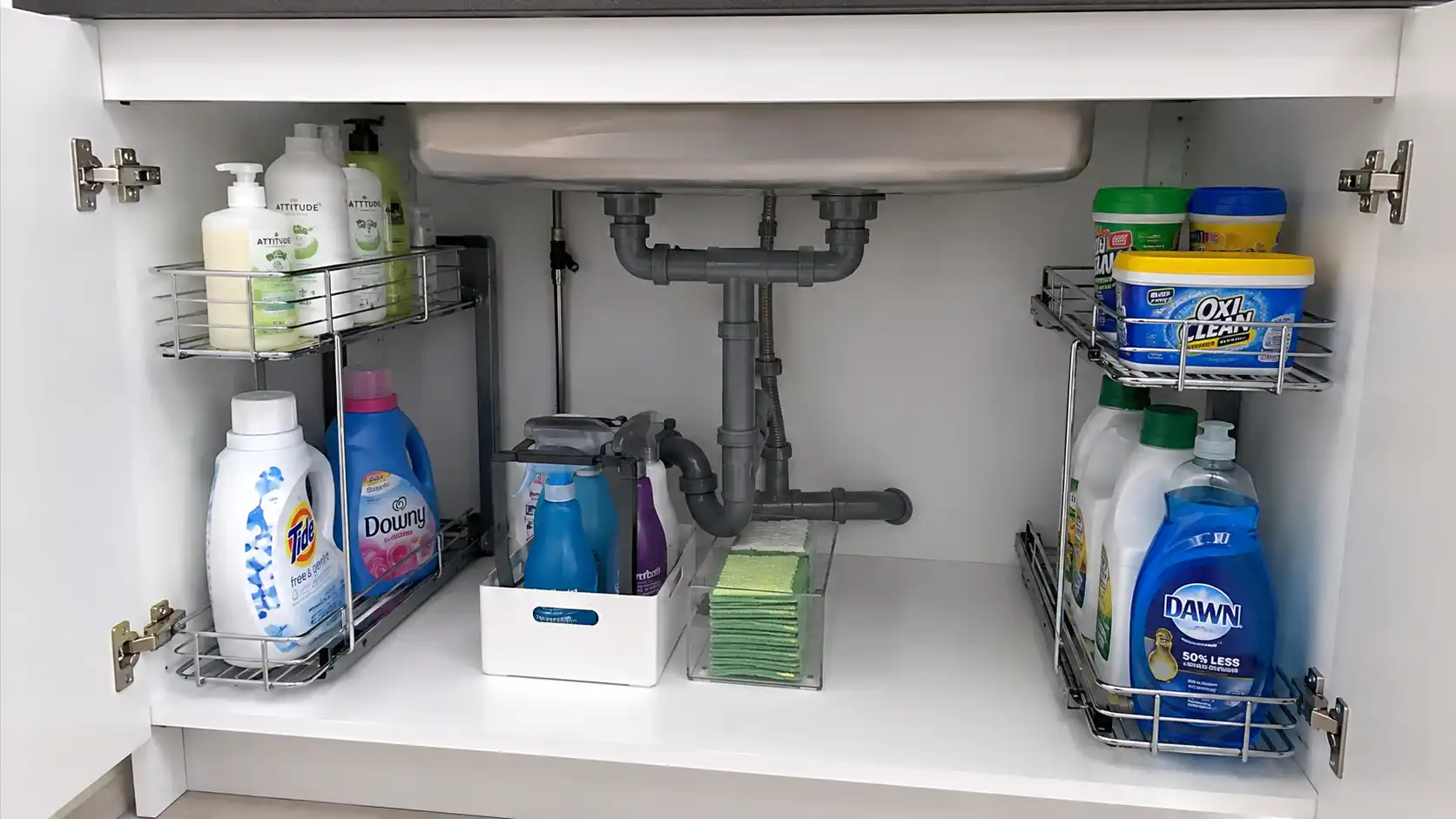 Khoang gầm bồn rửa chén bằng nhựa PVC khô ráo và ngăn nắp