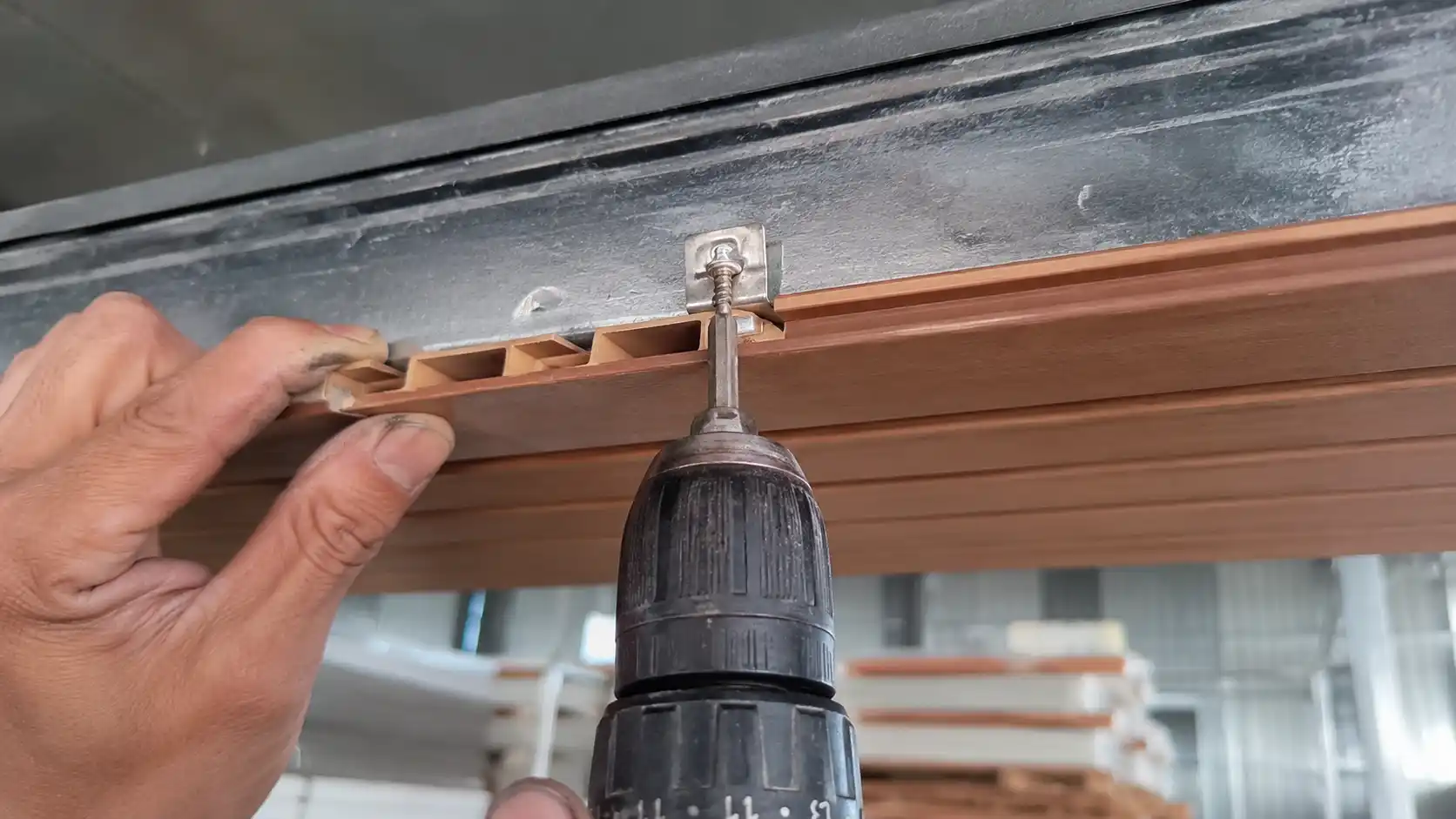 Kỹ thuật bắn ke sắt cố định bảo vệ ngàm khóa âm dương trần nhựa