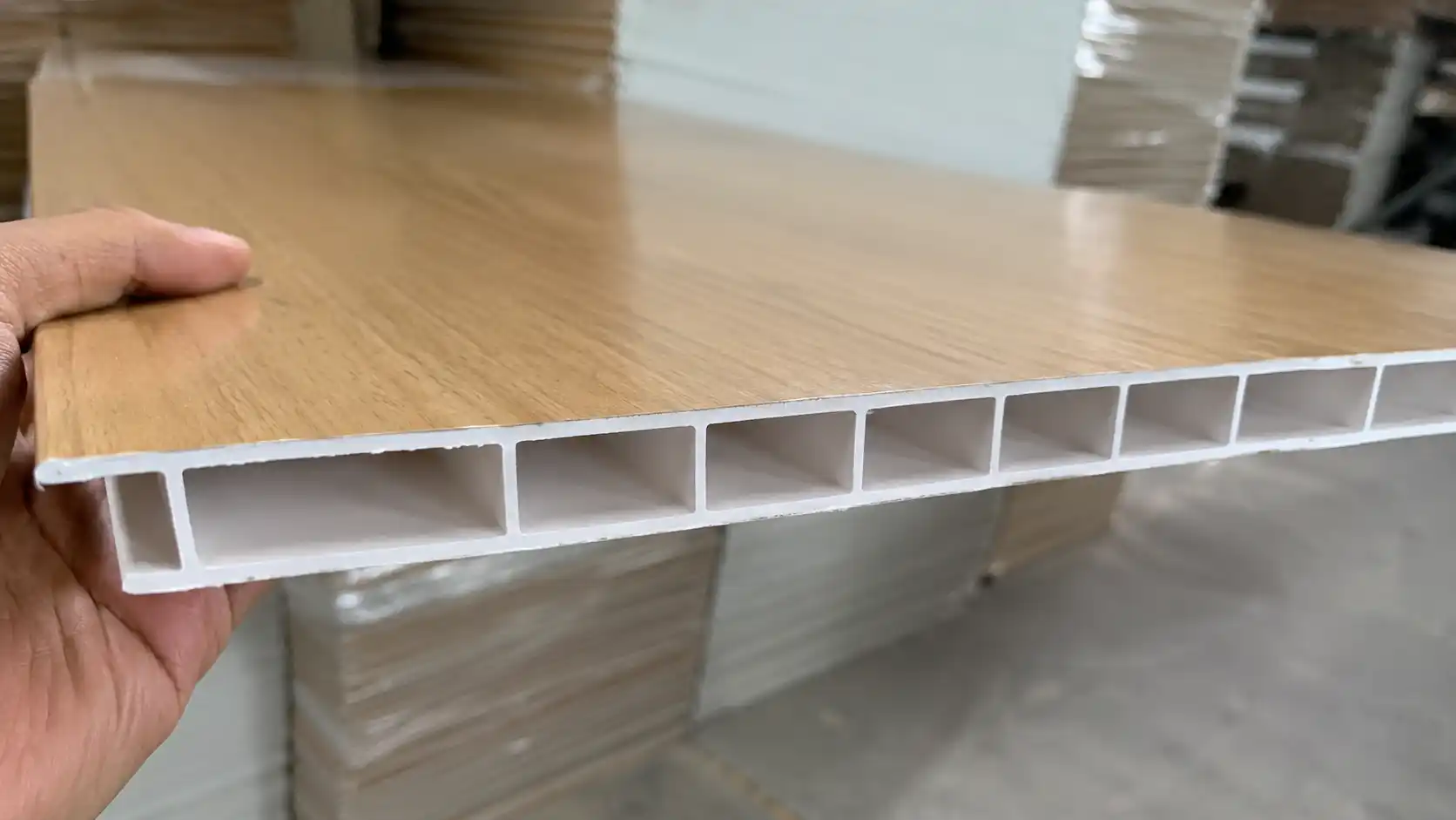 Mặt cắt tấm nhựa PVC nguyên sinh cốt trắng ngà dày dặn chịu lực