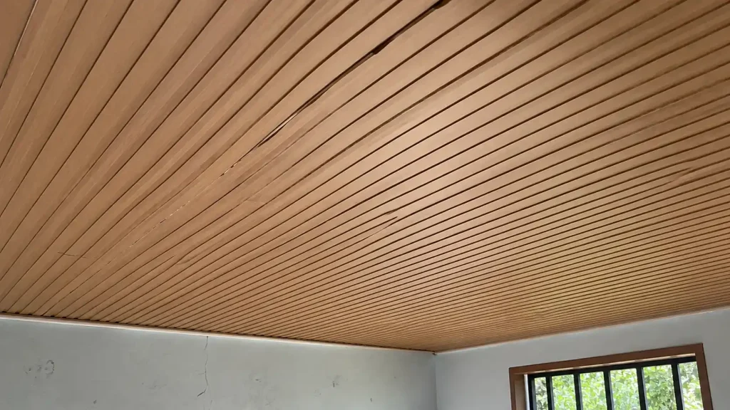 Nhược điểm của trần nhựa lam sóng bị co ngót biến dạng do nhiệt độ