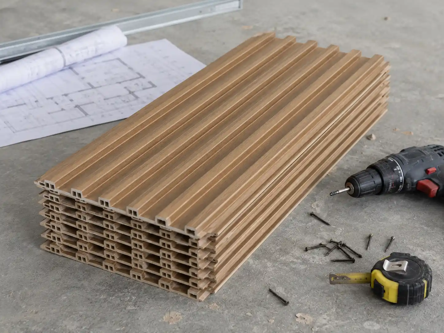 Bảng báo giá vật tư lam sóng nhựa ốp trần Cà Mau phụ thuộc vào tỷ giá phôi.