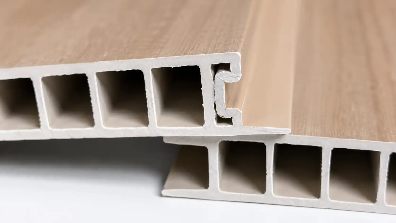 Cấu tạo lõi rỗng cứng cáp của phôi nhựa Nano dày 9mm.
