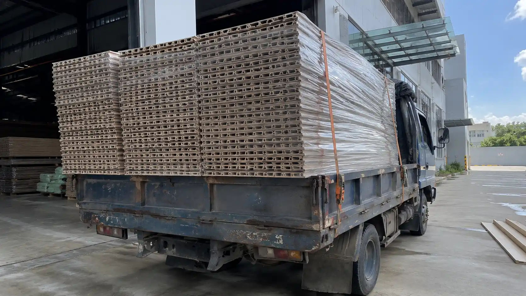 Chính sách vận chuyển tấm nhựa Ecoplast nội ô Cần Thơ