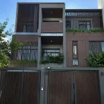 So sánh tấm ốp gỗ nhựa ngoài trời 4 sóng và phẳng