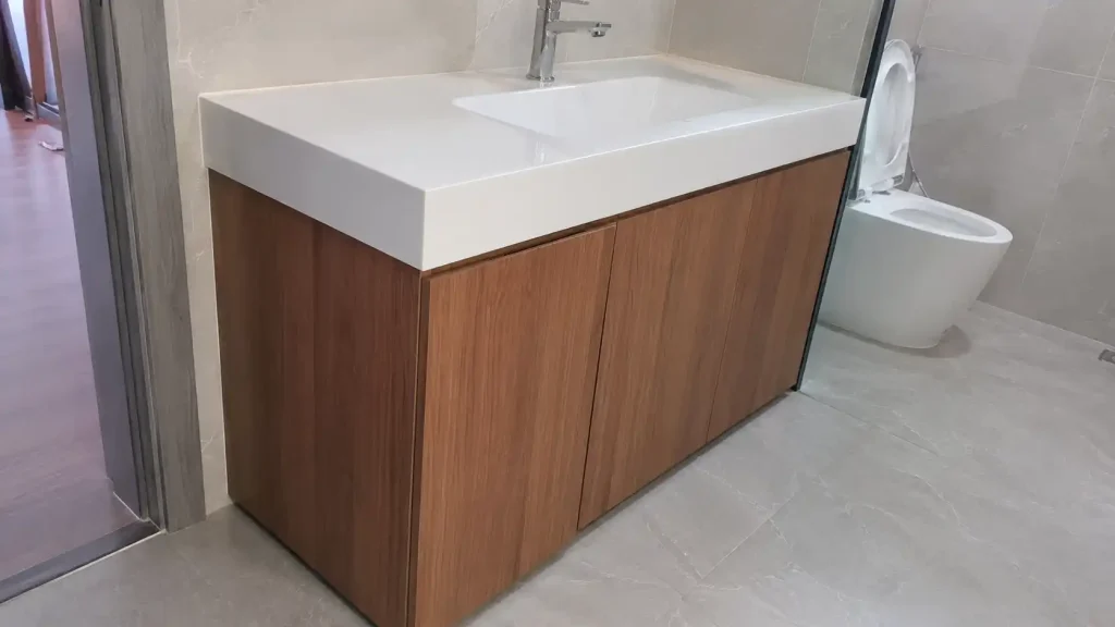 Tủ lavabo gỗ công nghiệp mới lắp đặt bề mặt còn nguyên vẹn