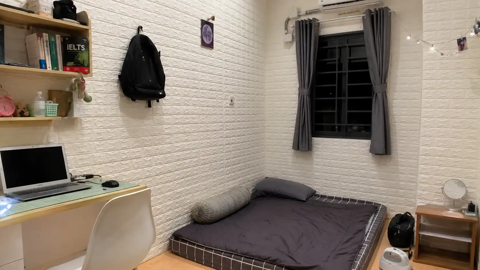 Xốp dán tường phù hợp cho phòng trọ sinh viên.