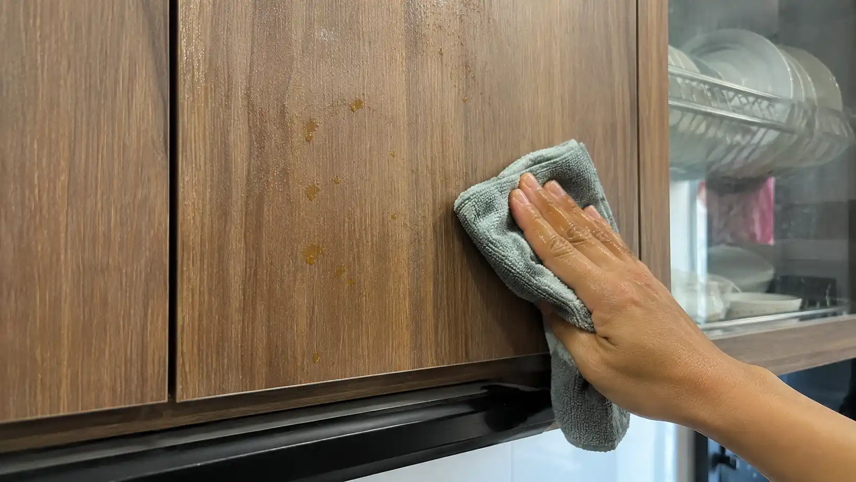 Bề mặt phủ vân gỗ hiện đại và thẩm mỹ của tấm nhựa Ecoplast làm nội thất tủ bếp