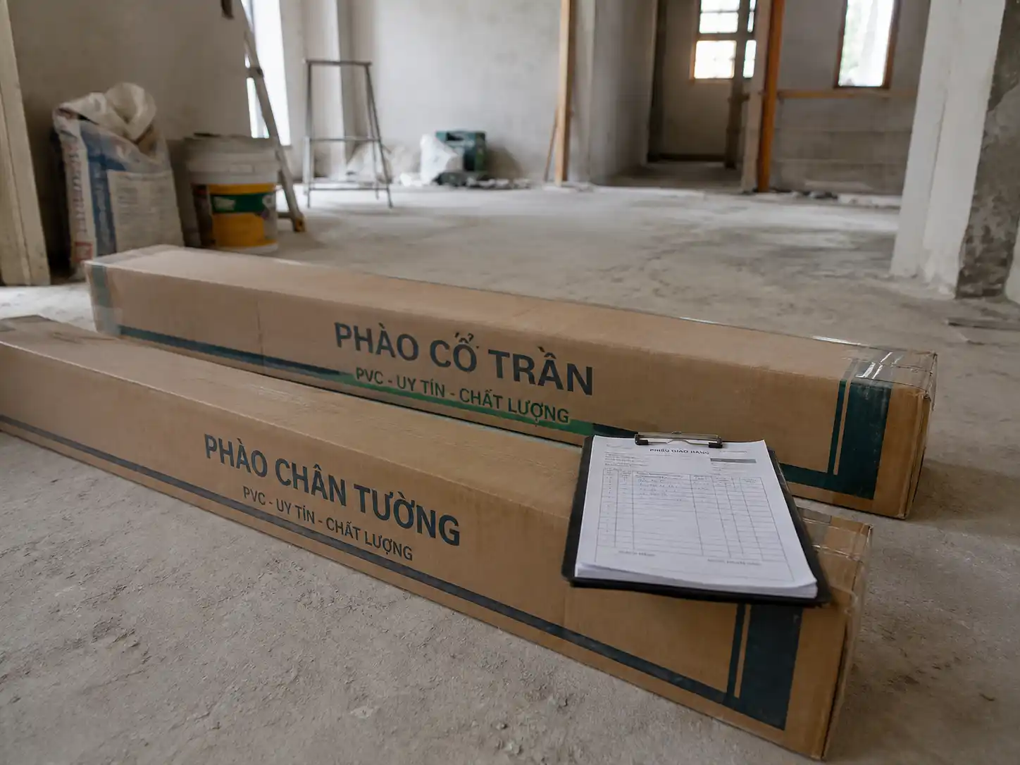 phân loại hàng tại công trình phân biệt phào cổ trần và phào chân tường nhựa