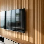 tấm nhựa lam sóng vân gỗ ốp tường phòng khách sạch đẹp sang trọng