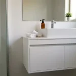 nên làm tủ lavabo phòng tắm bằng vật liệu gì