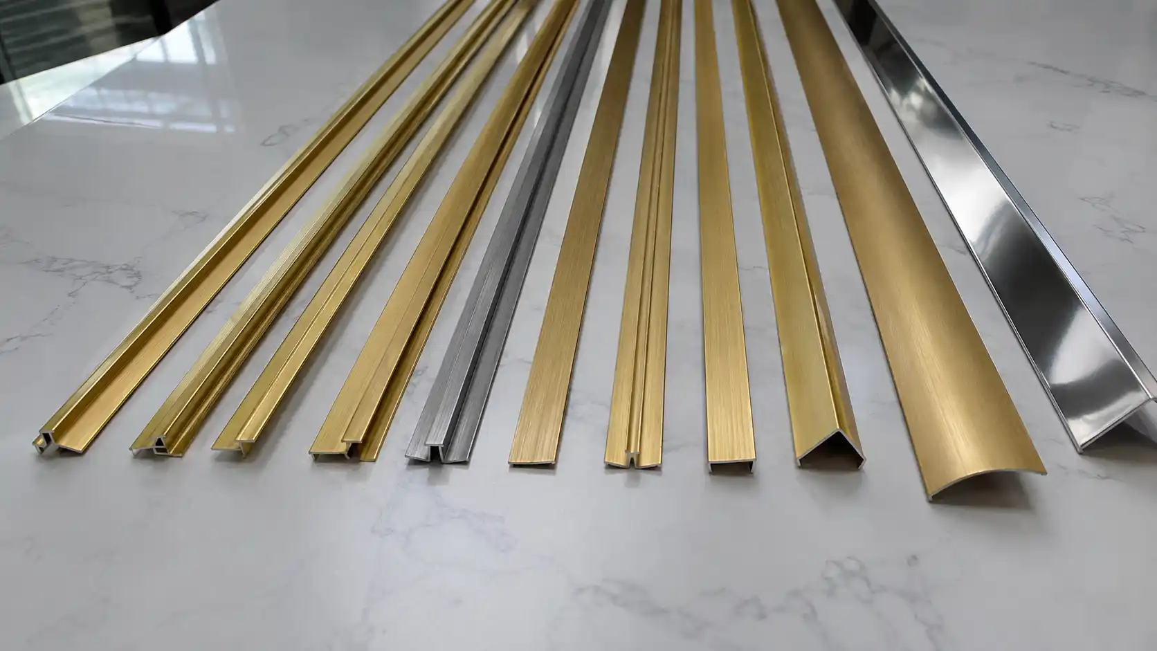  Bề mặt mạ anod nhôm trang trí chống trầy xước và bề mặt bóng của nẹp inox 304