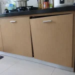 cách sửa cánh tủ bếp bị xệ làm khe giữa hai cánh lệch