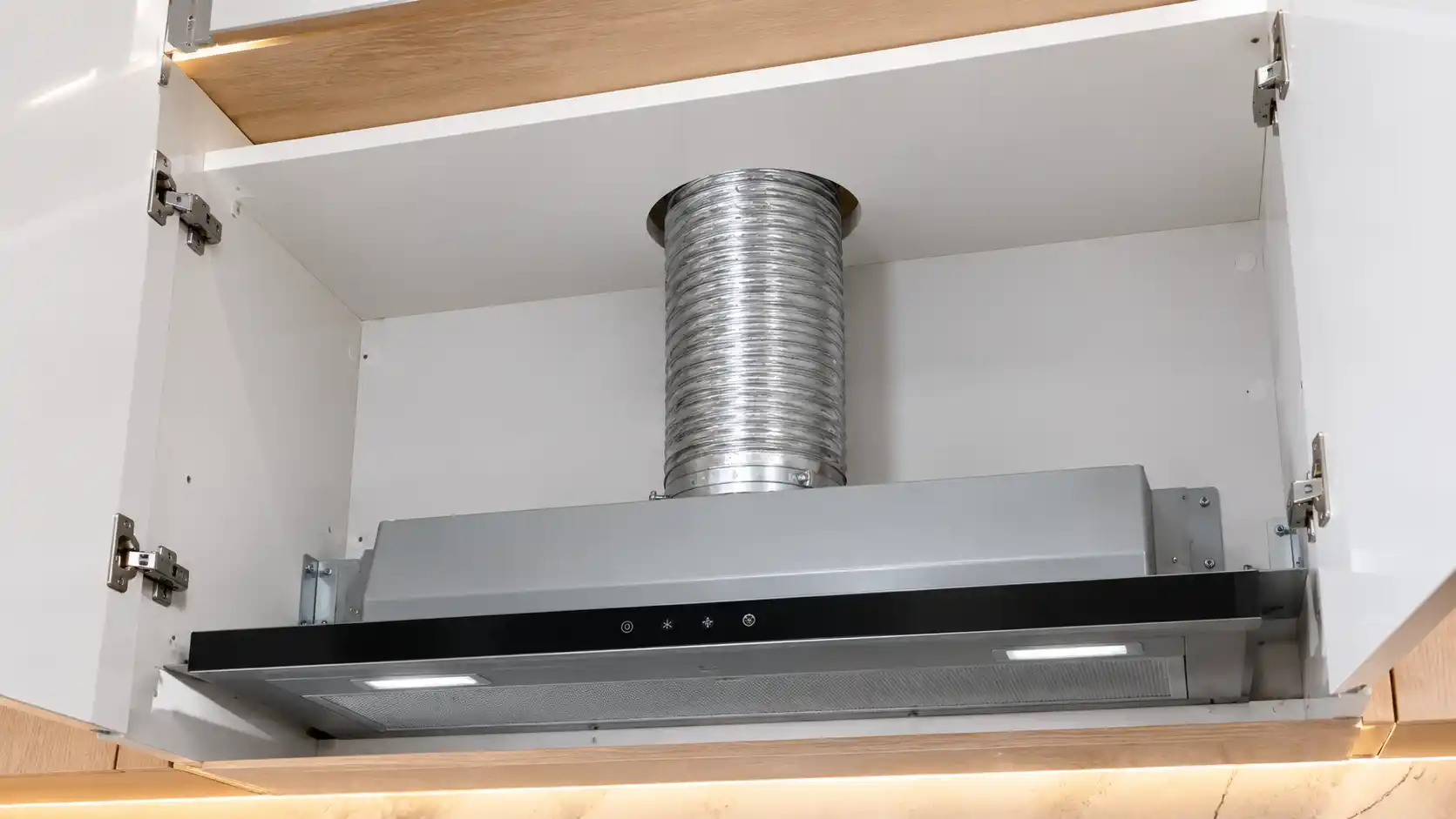 Khoang kỹ thuật máy hút mùi tủ bếp trên nhựa Ecostar 18mm khoét lỗ ống thoát khí