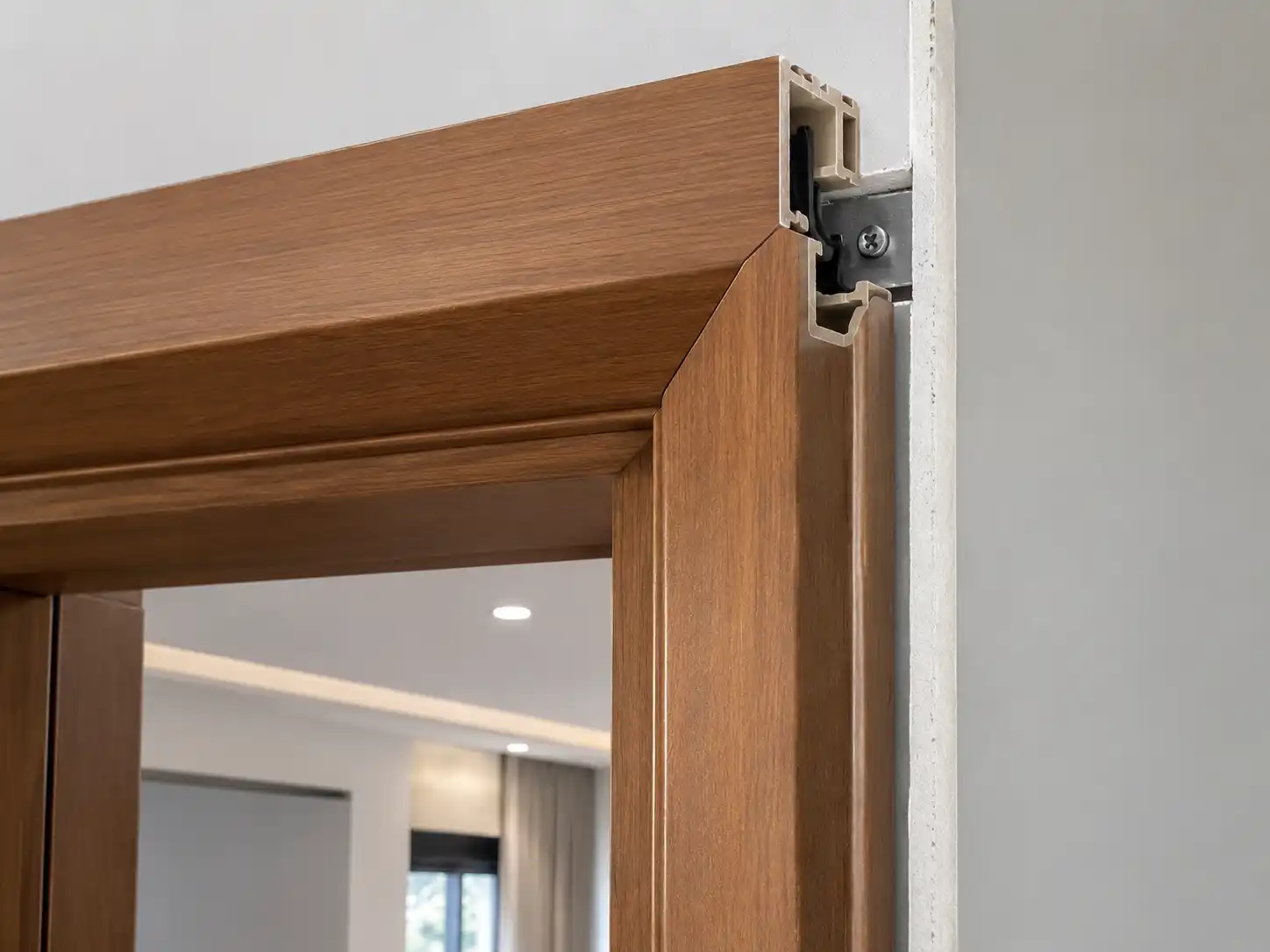Khung bao Mivi K100 và nẹp chữ L ôm sát vách thạch cao độ dày 95mm