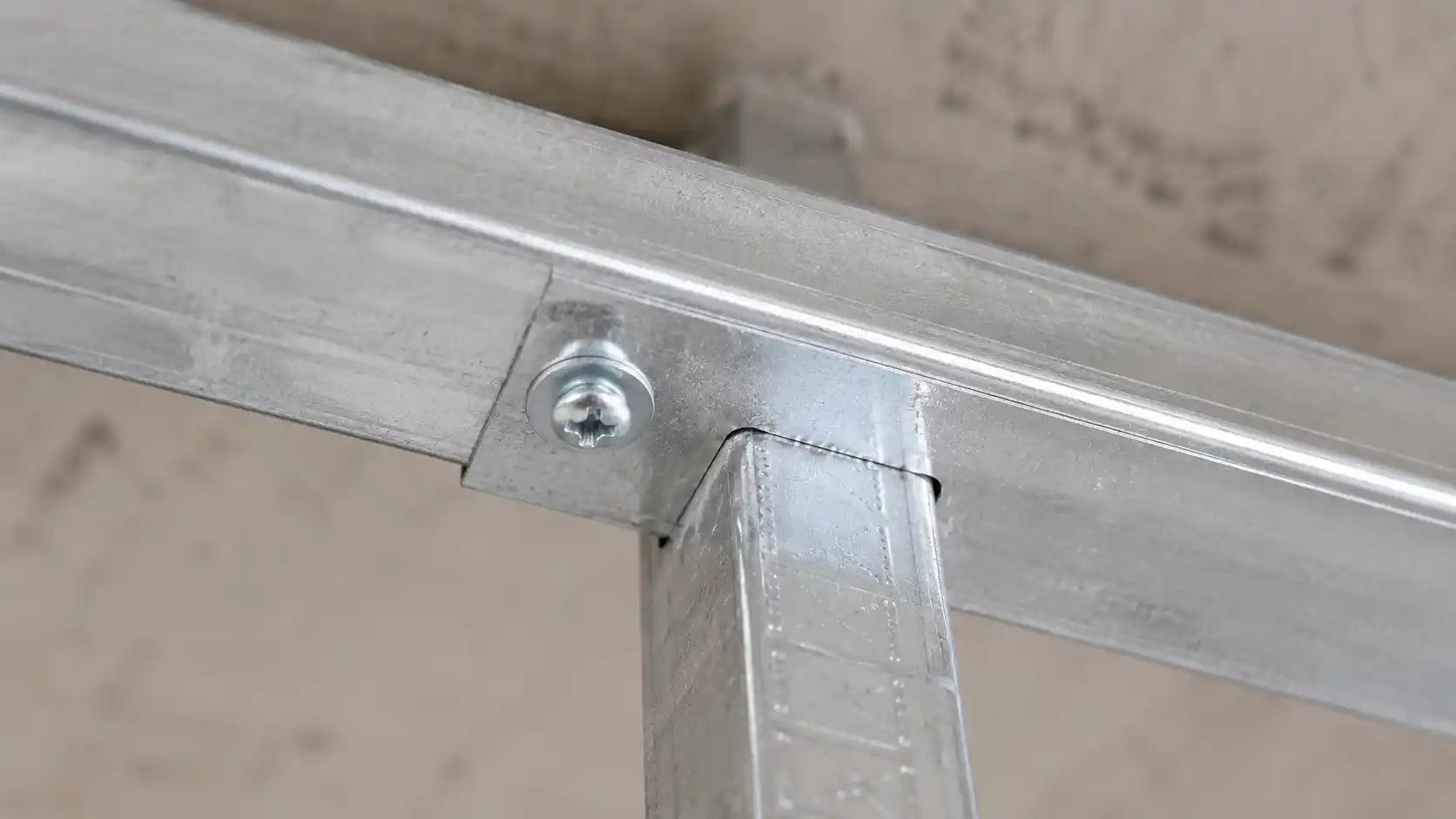 Khung xương sắt hộp mạ kẽm 20x20 chịu lực chắc chắn và chống tuột vít cho trần lam sóng