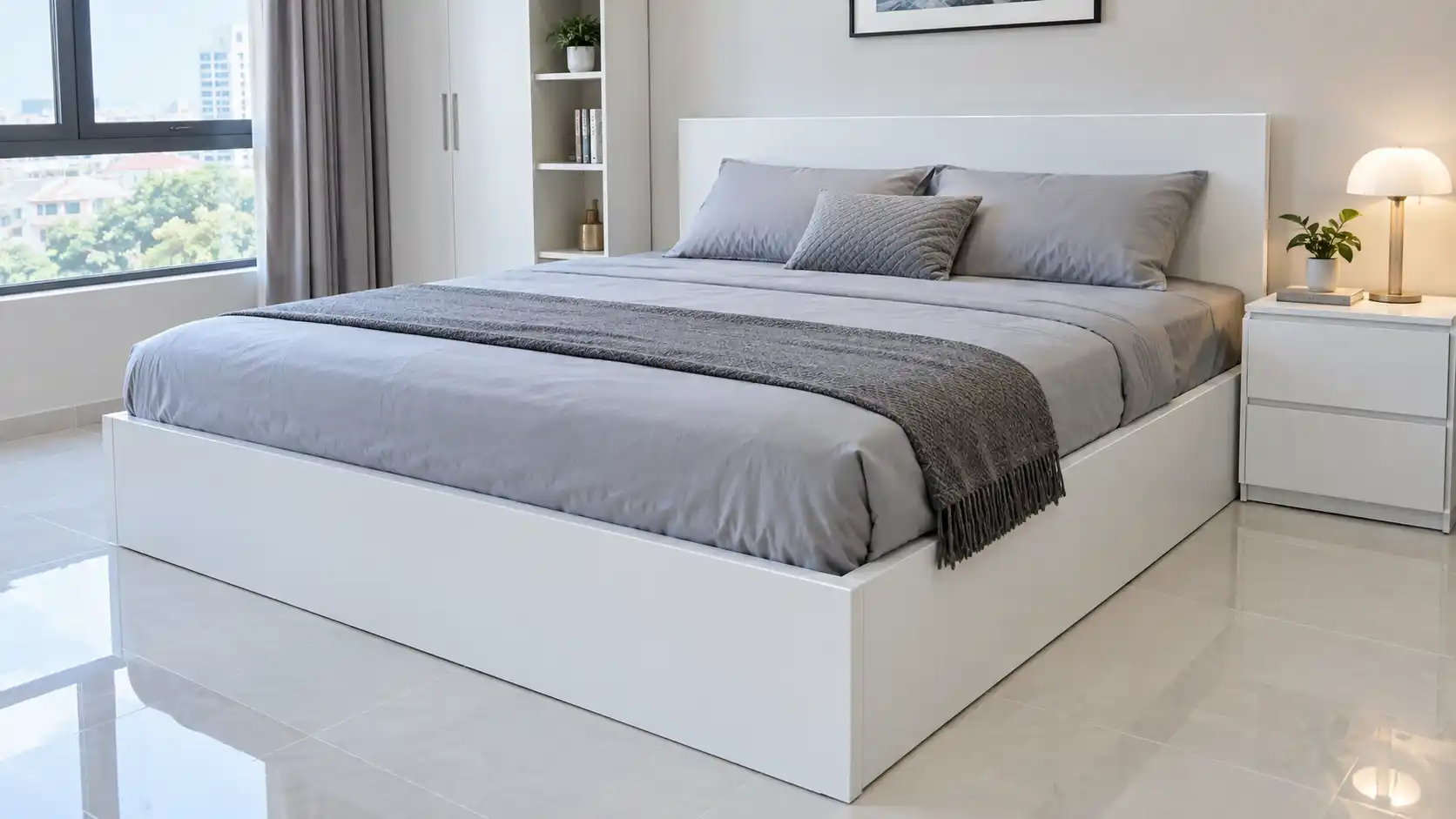 Thành giường ngủ bằng nhựa màu trắng giữ nguyên độ phẳng phiu và liên kết chắc chắn sau nhiều năm