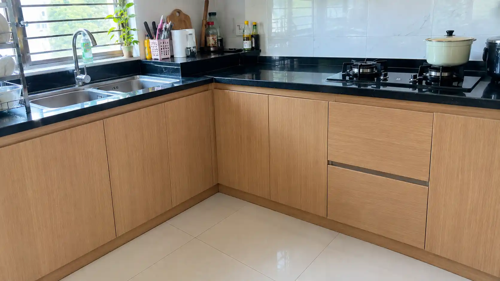Tủ bếp hoàn thiện sau khi xử lý khu vực dễ ngấm nước