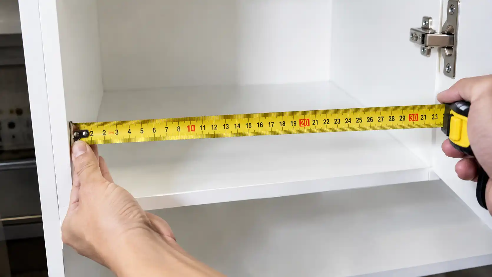 Hướng dẫn đo kích thước lọt lòng và phủ bì tủ bếp chuẩn xác.