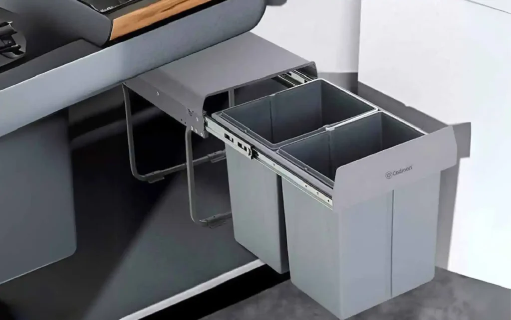 Thùng rác đôi âm tủ bếp kéo ra từ khoang tủ dưới cạnh chậu rửa thung-rac-doi-am-tu-bep-keo-ra-tu-